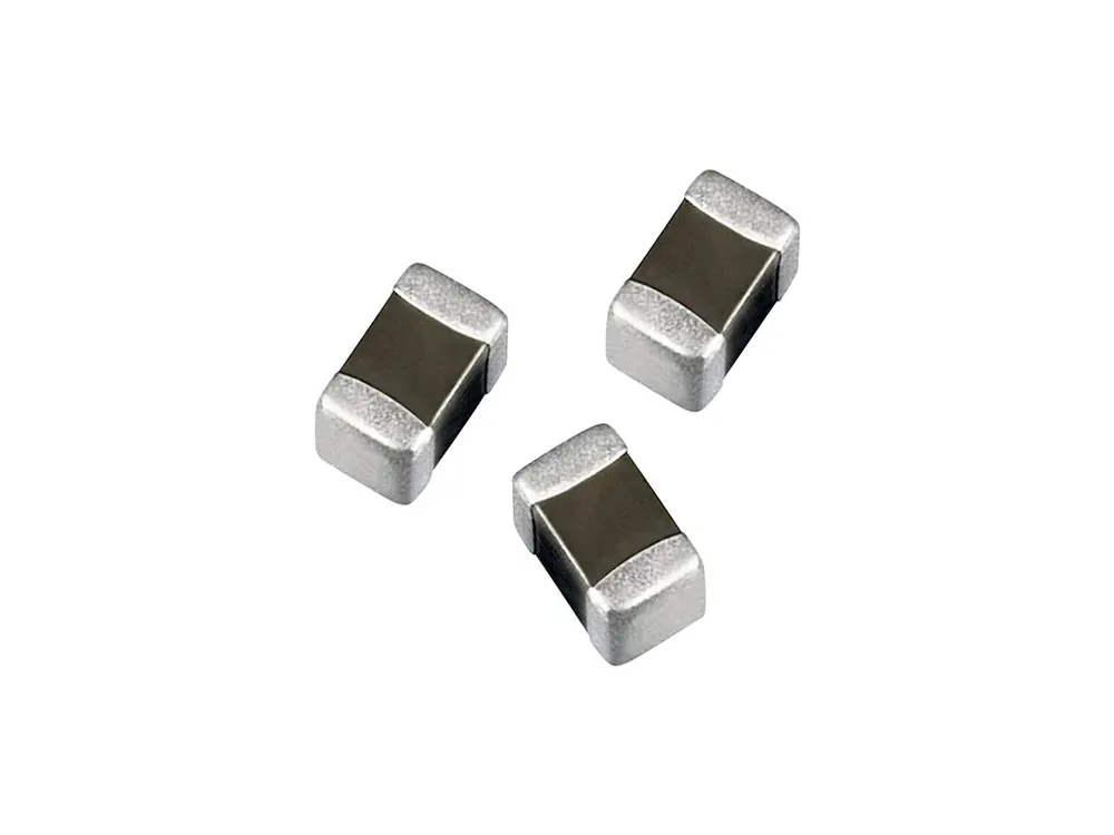 Zvýhodněná cena | CC1206JRNPO9BN220 Keramický kondenzátor SMD 1206 22pF/50V