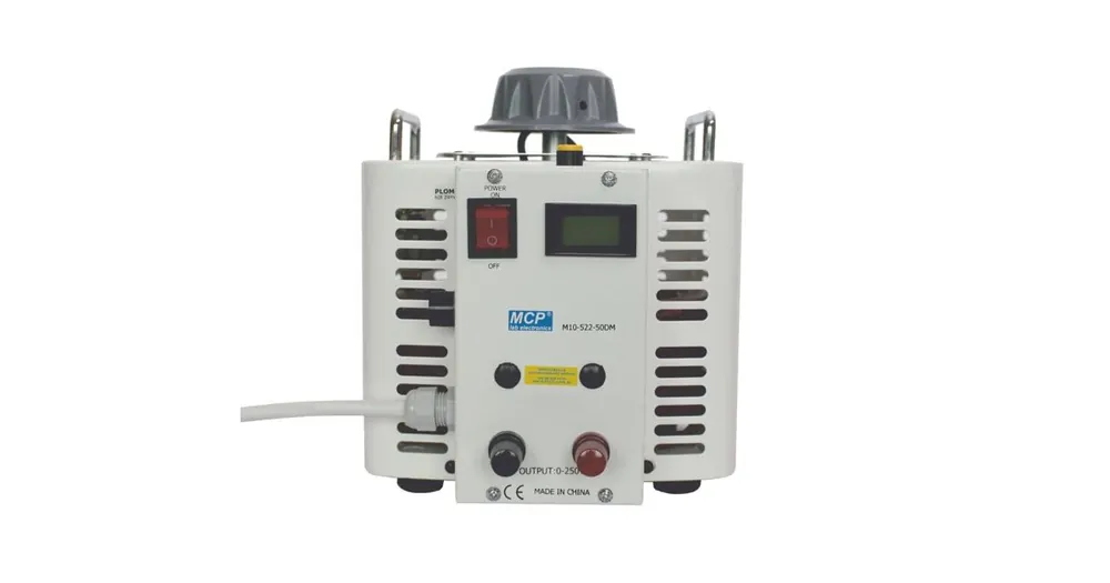 Autotransformátor MCP M10-522LCD-50, 5000VA (20A), rozsah 0-250V | Přímo od výrobce